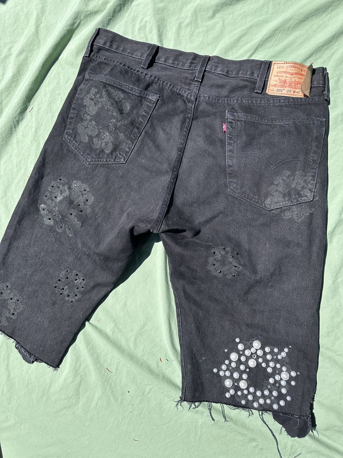 DENIM TEARS × Levi's Denim Tears custom Pearl and Swarovski crystal shorts sz40 Size US 40 / EU 56 - 5 Thumbnail