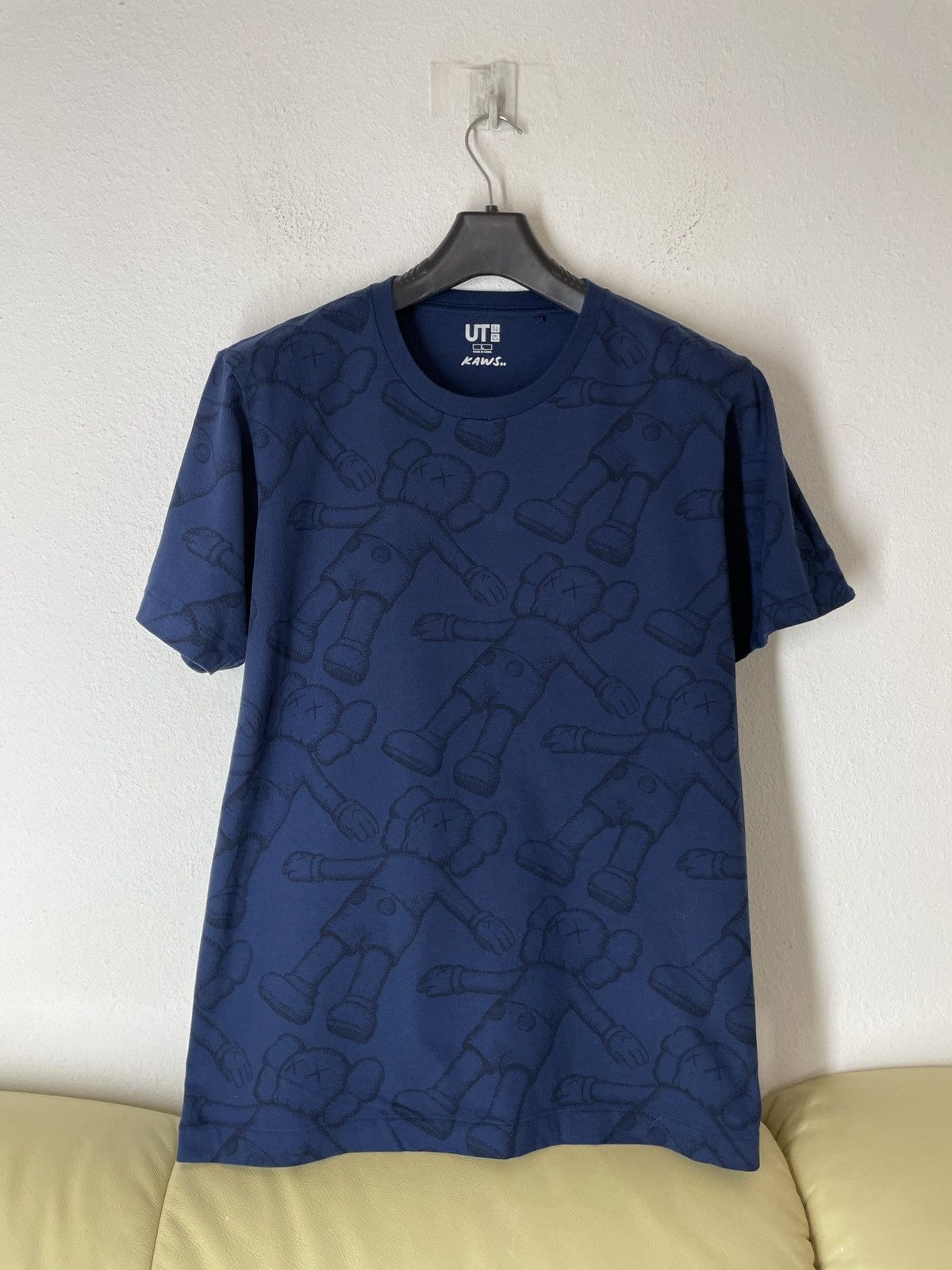 Kaws × Uniqlo Uniqlo X Kaws monogram T shirt tee Size US L / EU 52-54 / 3 - 1 Thumbnail