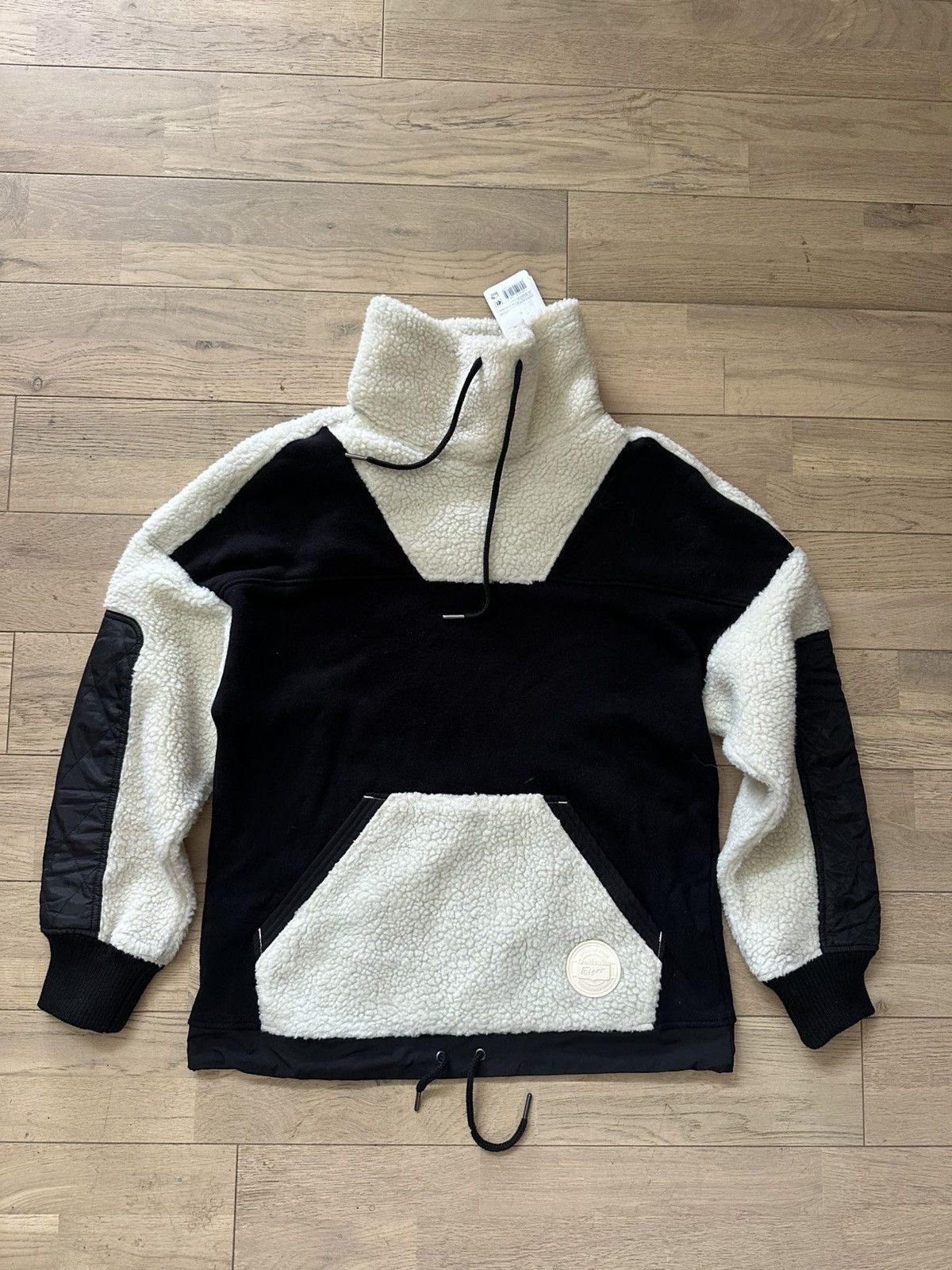Onitsuka Tiger Onitsuka Tiger WS Boa Top fleece in cream/black colorway. Size S / US 4 / IT 40 - 2 Thumbnail