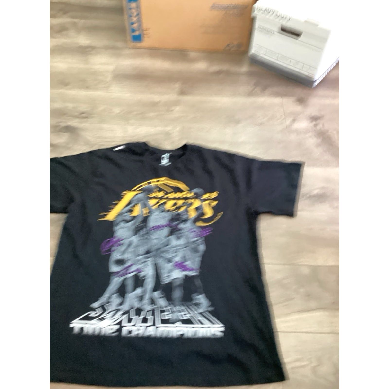 Champion VINTAGE Los Angeles Lakers Shirt Unisex 2XL Black 16x Champions Kobe Bryant 2000s Decade Mens Womens Size US XXL / EU 58 / 5 - 2 Thumbnail