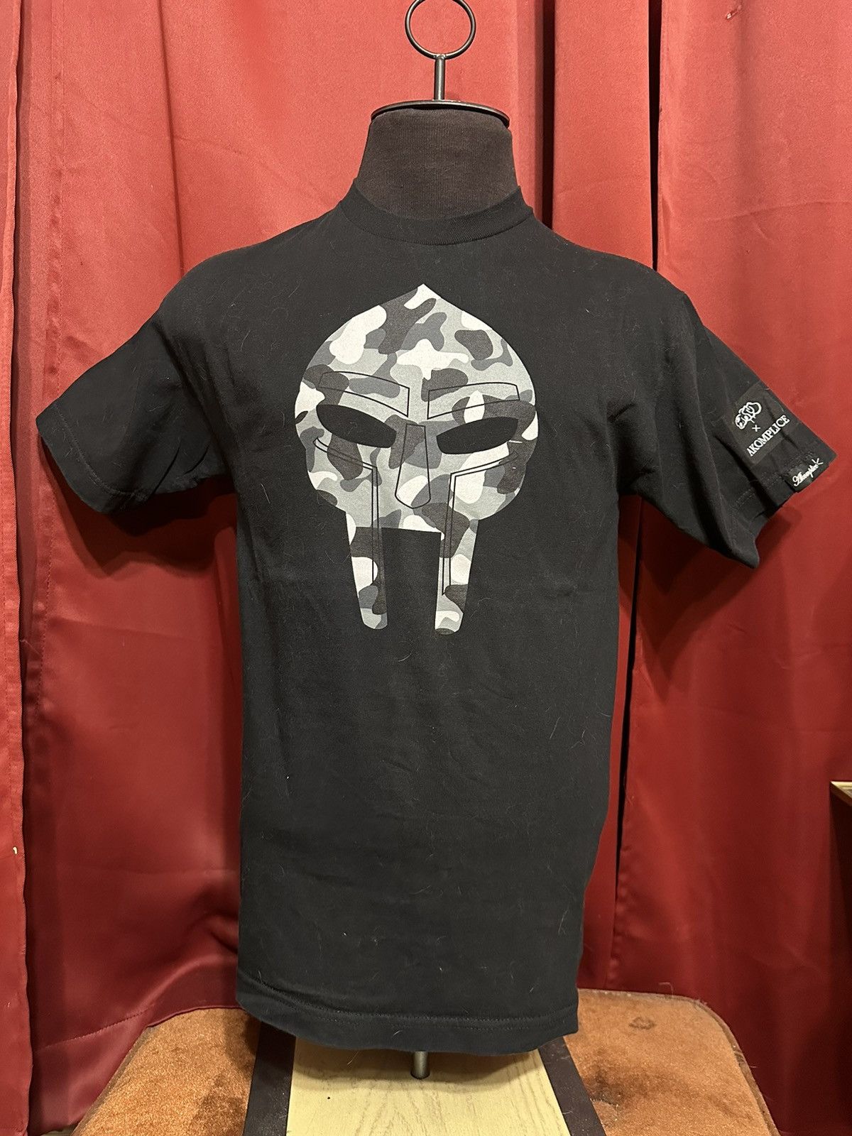 Akomplice × Rap Tees Akomplice x MF DOOM Tshirt Y2K Rap Tee Streetwear Grail Size US M / EU 48-50 / 2 - 1 Thumbnail