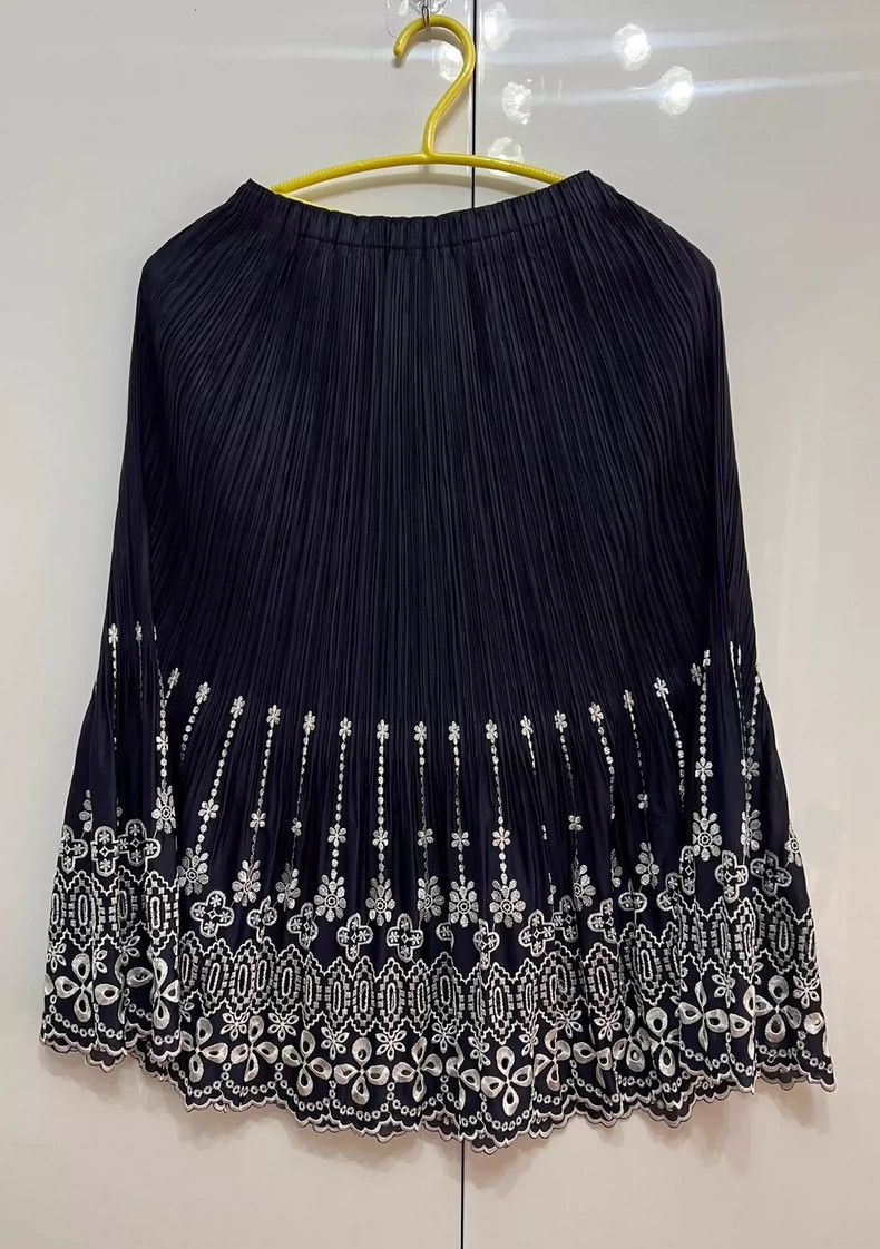Issey Miyake Issey Miyake size:1 Black vintage beauty embroidered skirt Size 22" - 1 Thumbnail
