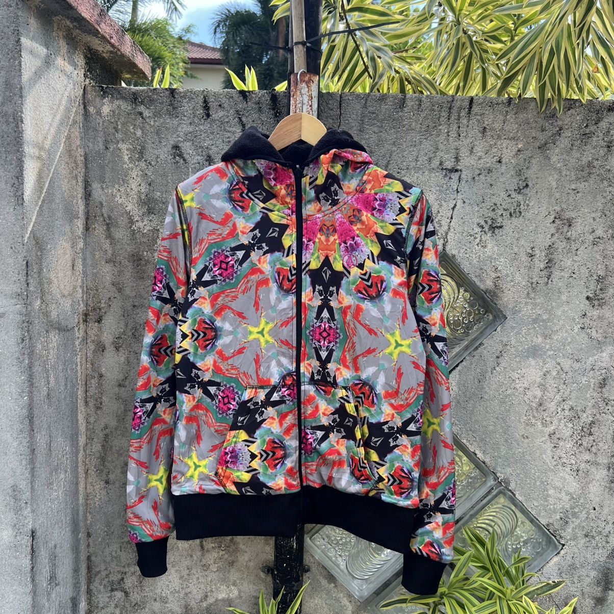 Volcom “VOLCOM” REVERSIBLE OVERPRINT ZIP UP HOODIE Size US M / EU 48-50 / 2 - 2 Thumbnail