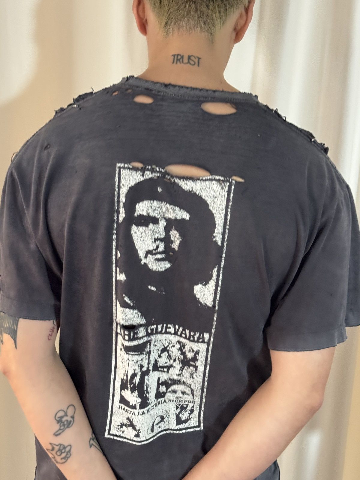 Vintage Didier Boro 90'S Che Guevara Trashed T-Shirt Size US XL / EU 56 / 4 - 10 Thumbnail