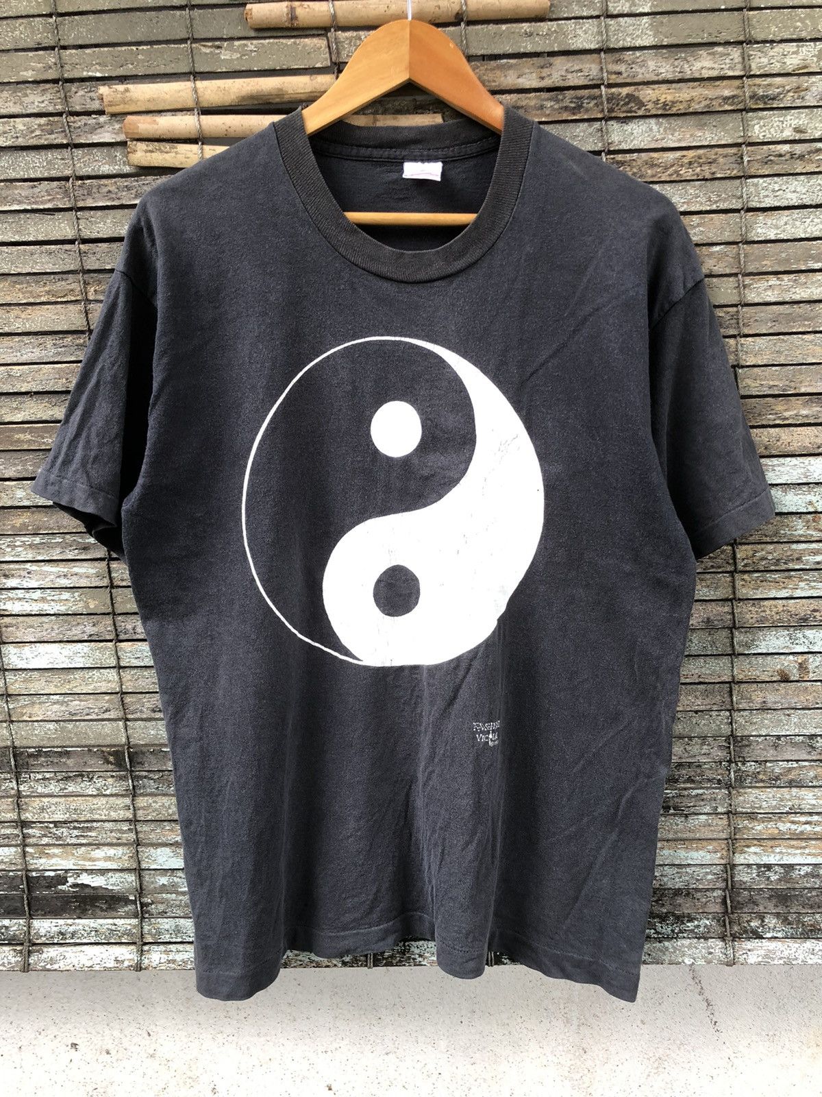 Vintage 💥Vintage💥Fashion Victim Ying And Yang Big Logo Faded Tee Size US L / EU 52-54 / 3 - 1 Thumbnail