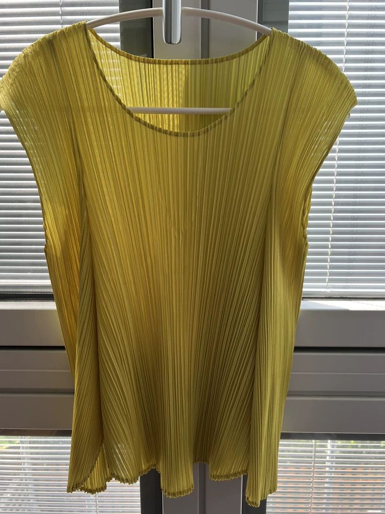 Issey Miyake Issey Miyake size:3 Yellow pleated kelp top Size S / US 4 / IT 40 - 1 Thumbnail