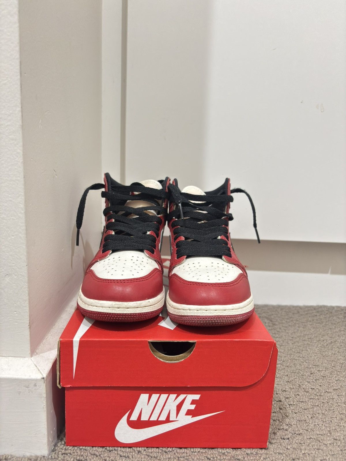 Jordan Brand Jordan 1 Retro High OG Chicago Lost and Found (GS) Size US 6 / IT 36 - 8 Thumbnail