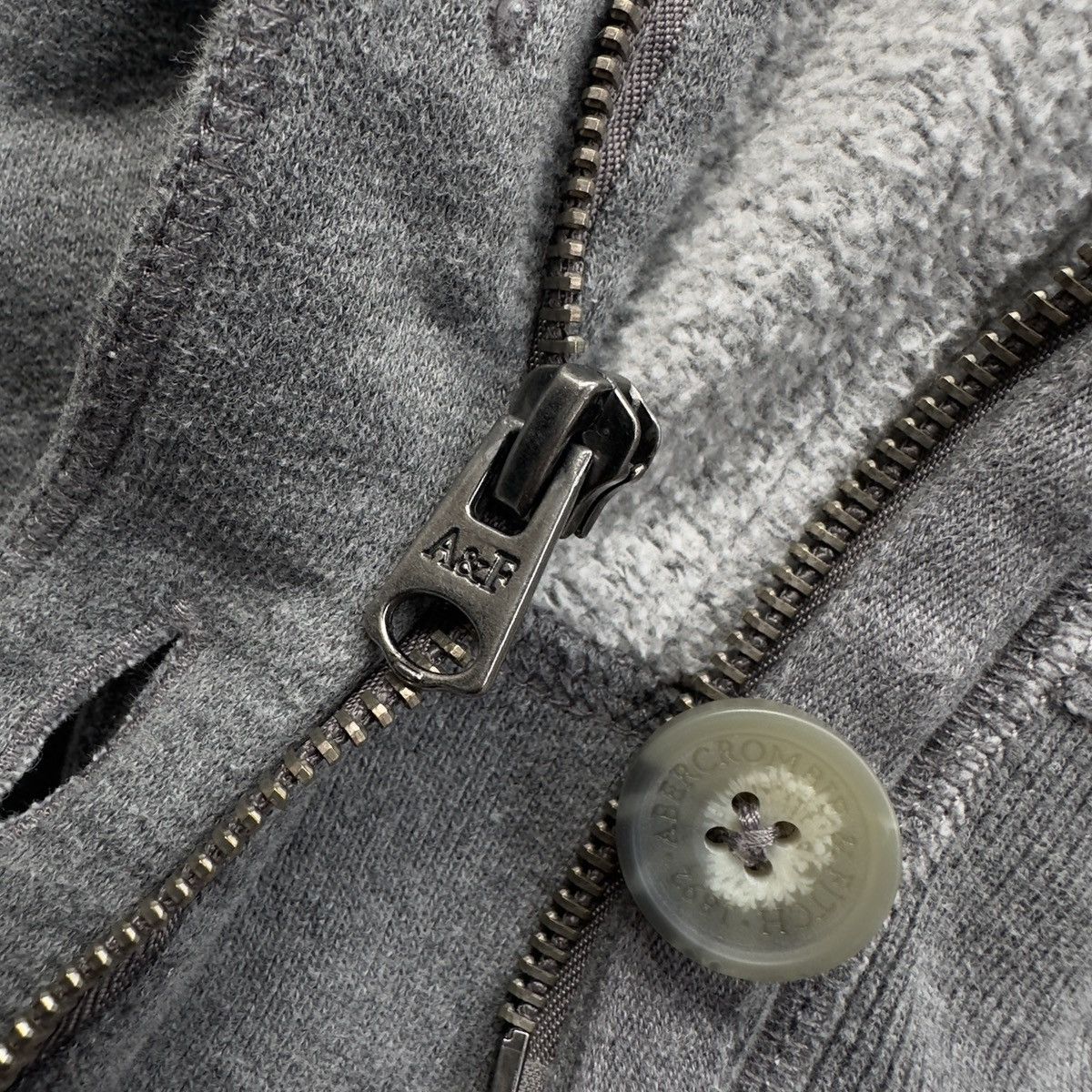 Abercrombie & Fitch ABERCROMBIE & FITCH VINTAGE GREY CROPPED EMBROIDED LOGO HOOD Size US XS / EU 42 / 0 - 5 Thumbnail