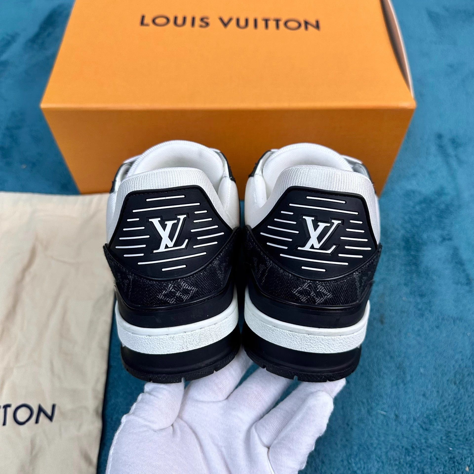 Louis Vuitton LV Trainer Panda All Over Print Denim Size US 8 / EU 41 - 4 Thumbnail