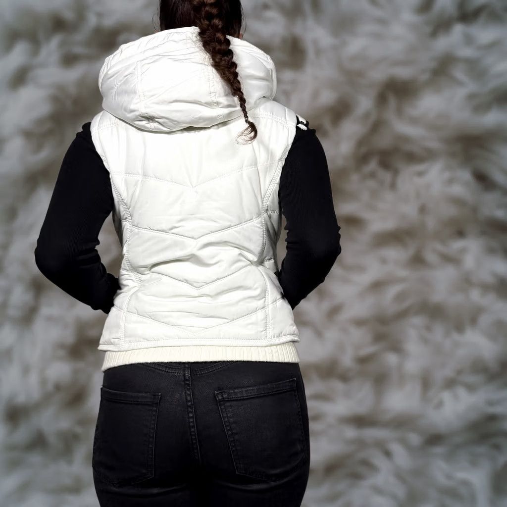 American Eagle Outfitters VINTAGE Y2K American Eagle Puffer Vest Womens XS Petite White Quilted Hooded Faux Fur Size XS / US 0-2 / IT 36-38 - 1 Thumbnail