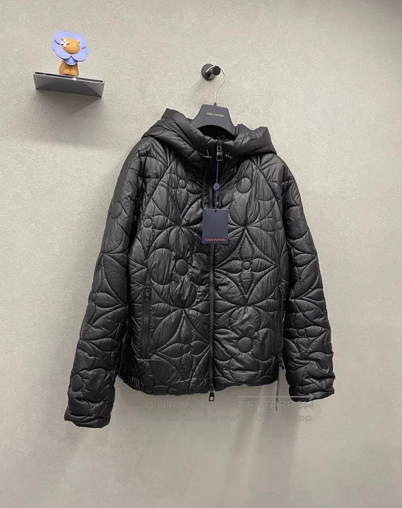 Louis Vuitton Louis Vuitton Black flower-stitched down jacket Size US M / EU 48-50 / 2 - 3 Thumbnail