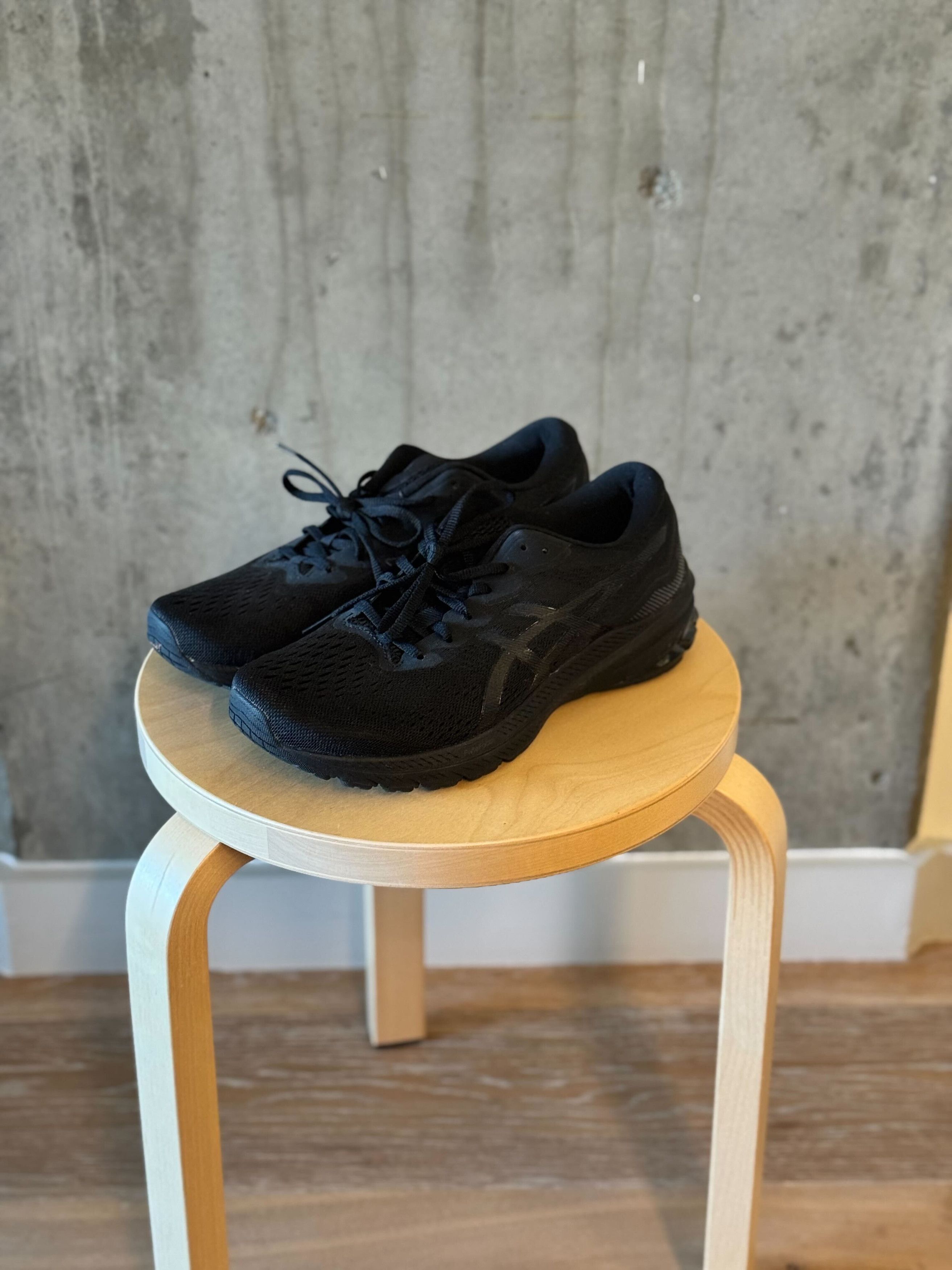 Asics GT-1000 Black Running Shoe Size US 10 / EU 43 - 1 Thumbnail