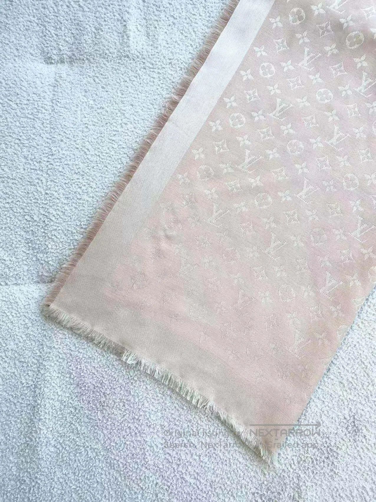 Louis Vuitton Louis Vuitton The old flower is full of printed shawls| Size ONE SIZE - 3 Thumbnail