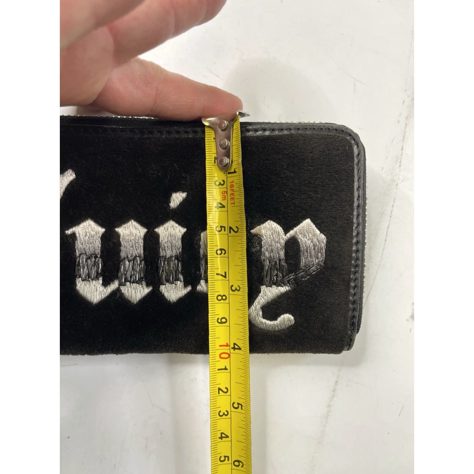 Juicy Couture VINTAGE Juicy Couture Wallet Zip Around Black Velour Embroidered Juicy Logo Zipper Credit Card Women Large L 4” x 8” Size ONE SIZE - 6 Thumbnail
