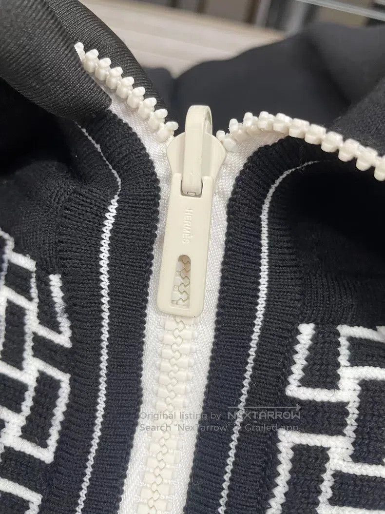 Hermes Hermes Black and white color-blocked wool blend knitted zi Size S / US 4 / IT 40 - 4 Thumbnail