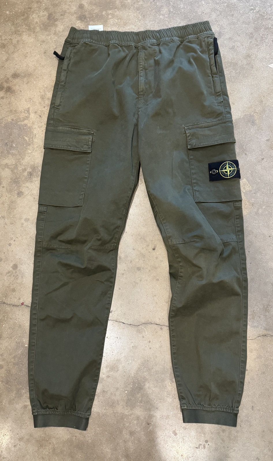 image of Stone Island 313L1 Stretch Broken Twill Cargo Pants in Green, Men's (Size 33)