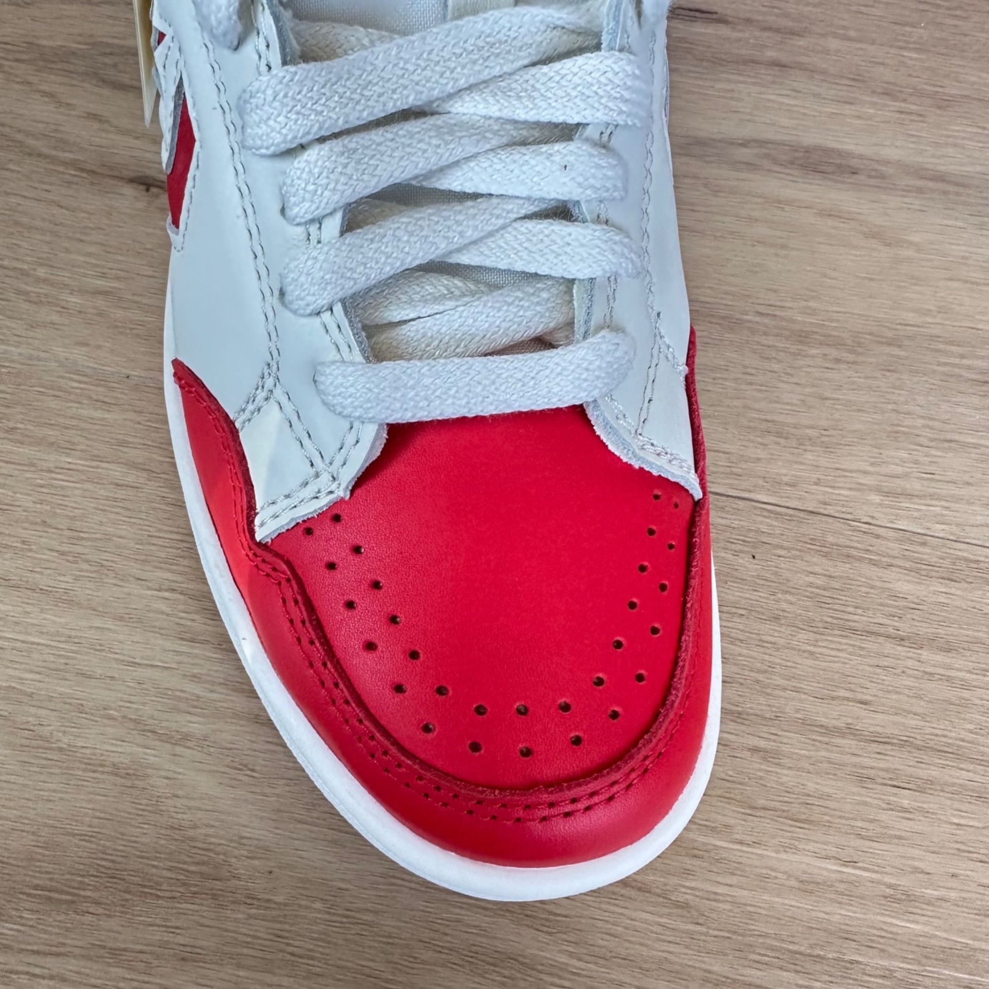 Converse Converse Weapon Low Red White 8.5 Men Shoes Bird Magic Ervin Size US 8.5 / EU 41-42 - 7 Thumbnail
