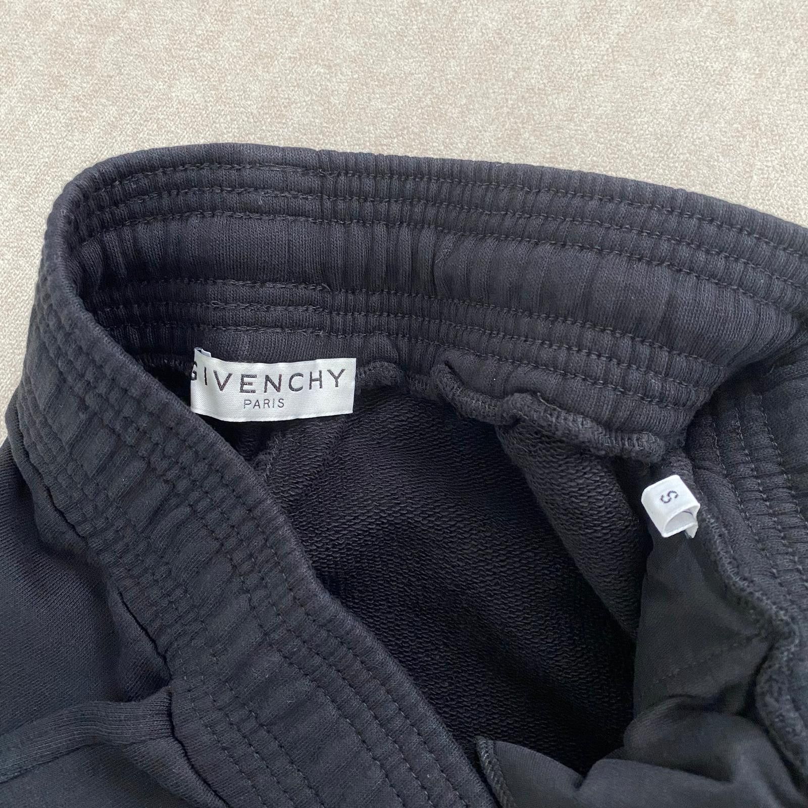Givenchy Black and Red Embroidered Signature Logo Sweatshorts Size US 30 / EU 46 - 5 Thumbnail