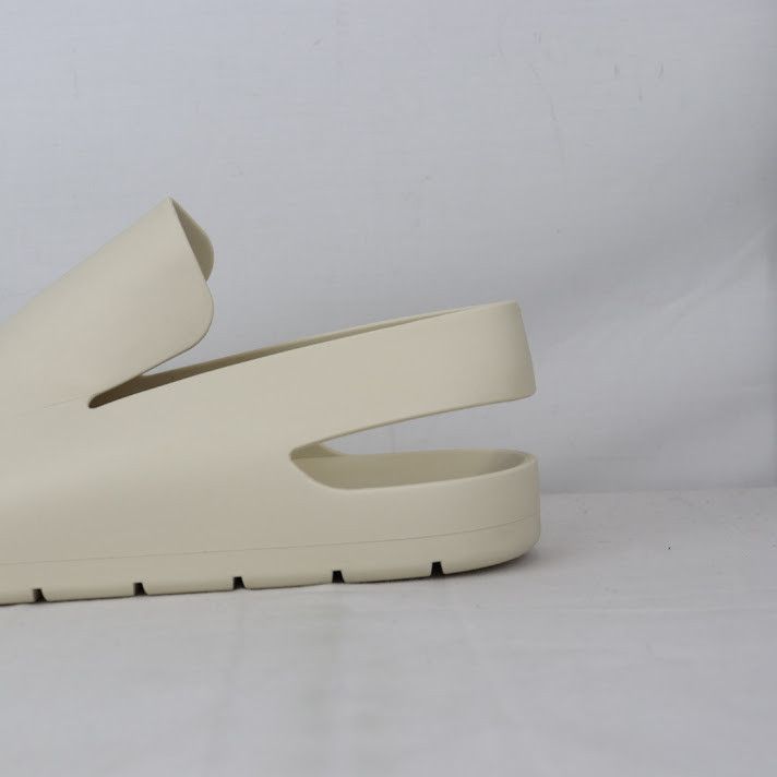 Bottega Veneta o1rshd1 Matt Rubber Puddle Sandal in Fondant Size US 11 / EU 44 - 7 Thumbnail