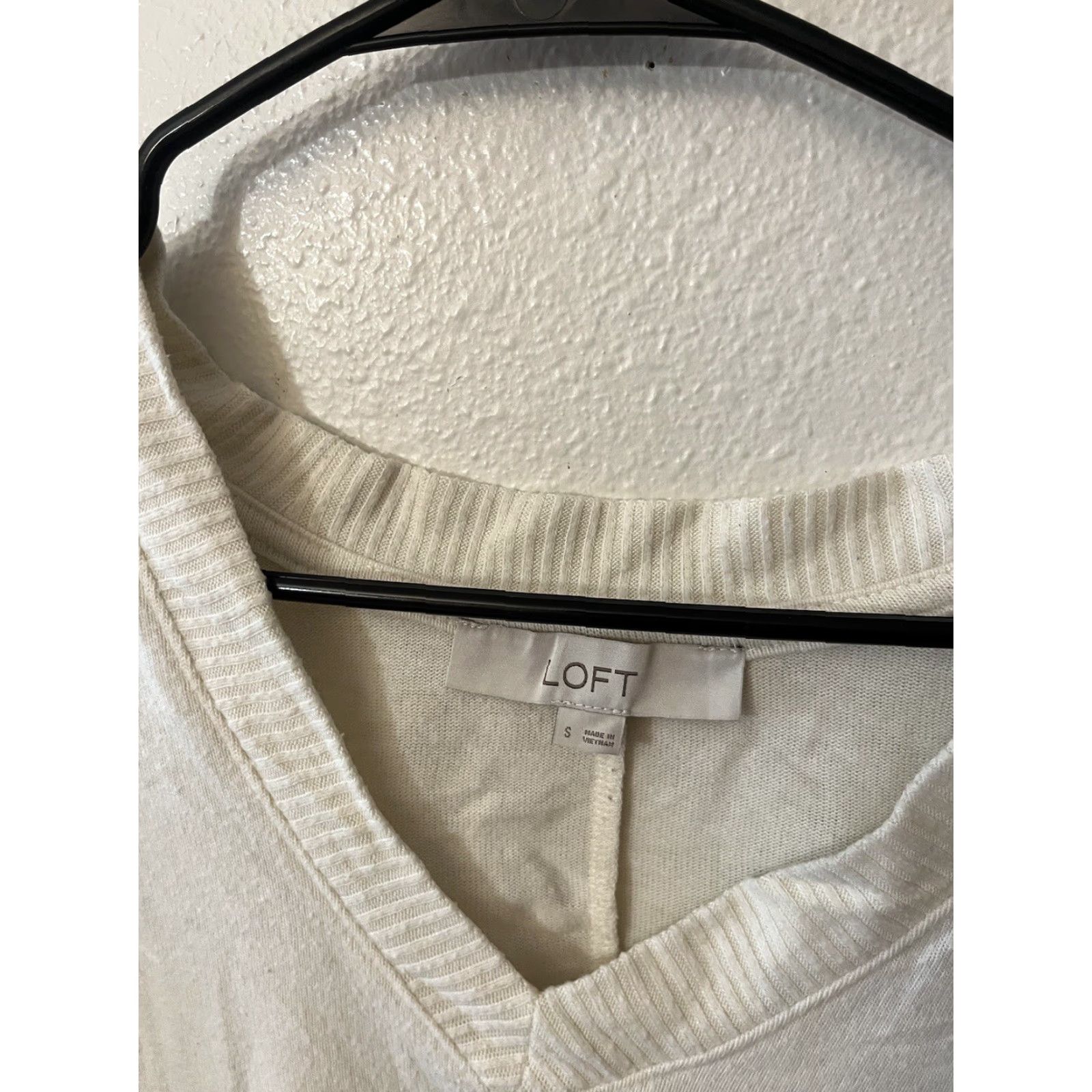 Loft Ann Taylor Loft Long Sleeve White Knit V Neck Sweater Size Small Oversized Size S / US 4 / IT 40 - 2 Thumbnail