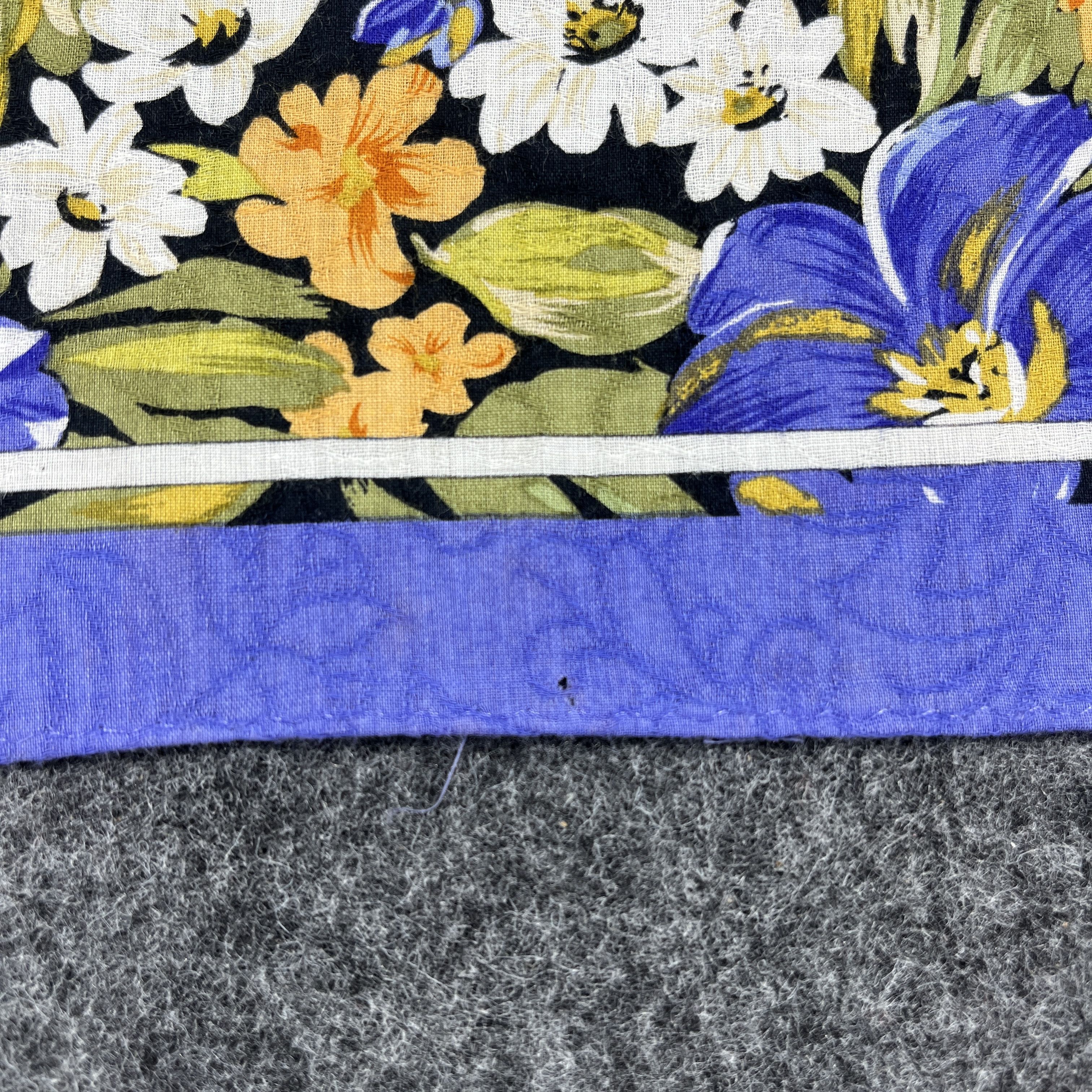 Vintage Yves Saint Laurent Handkerchief / Bandana / Neckerchief B292 Size ONE SIZE - 8 Thumbnail
