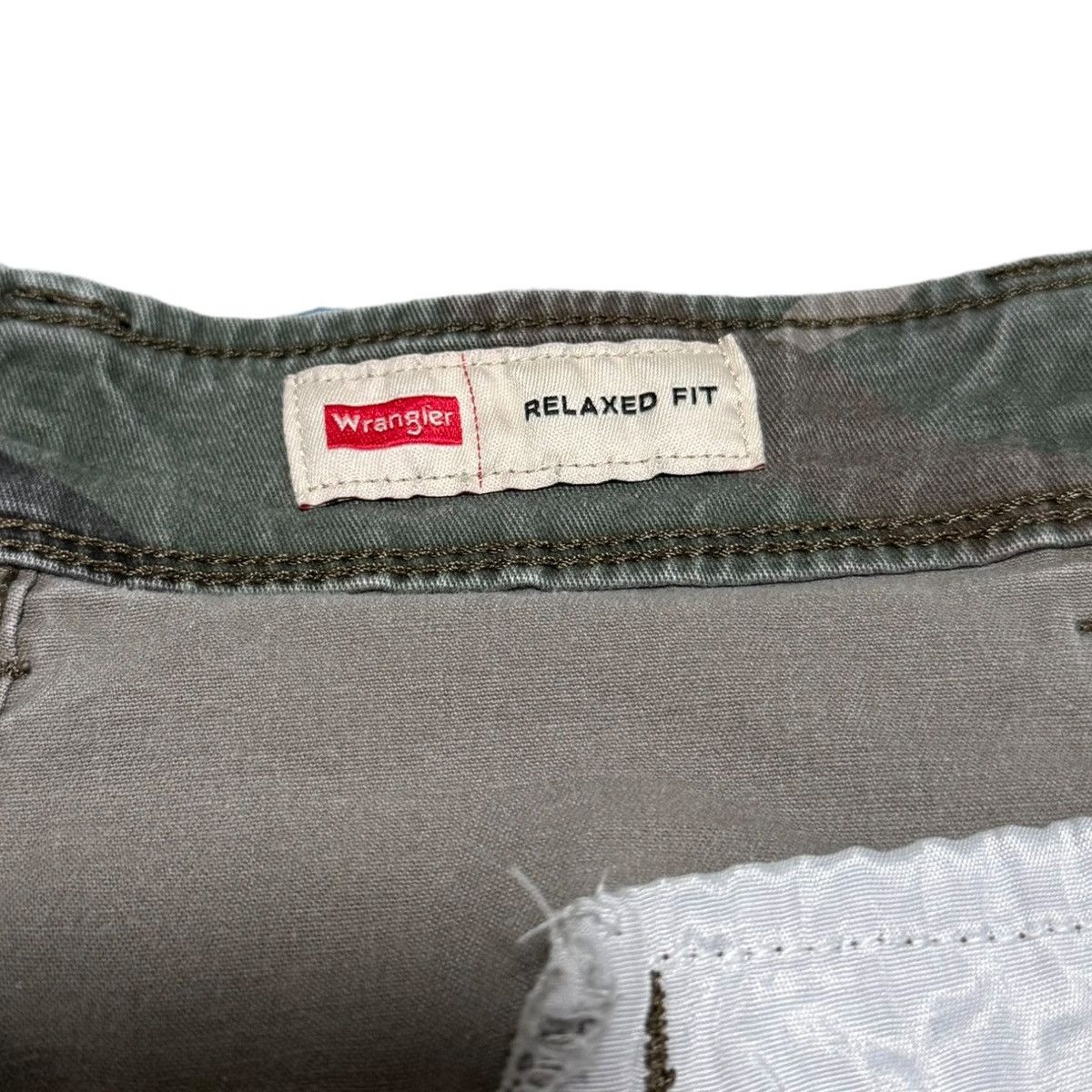 Wrangler Wrangler Relaxed Fit Camouflage Cargo Shorts Men’s 40 Size US 42 / EU 58 - 5 Thumbnail