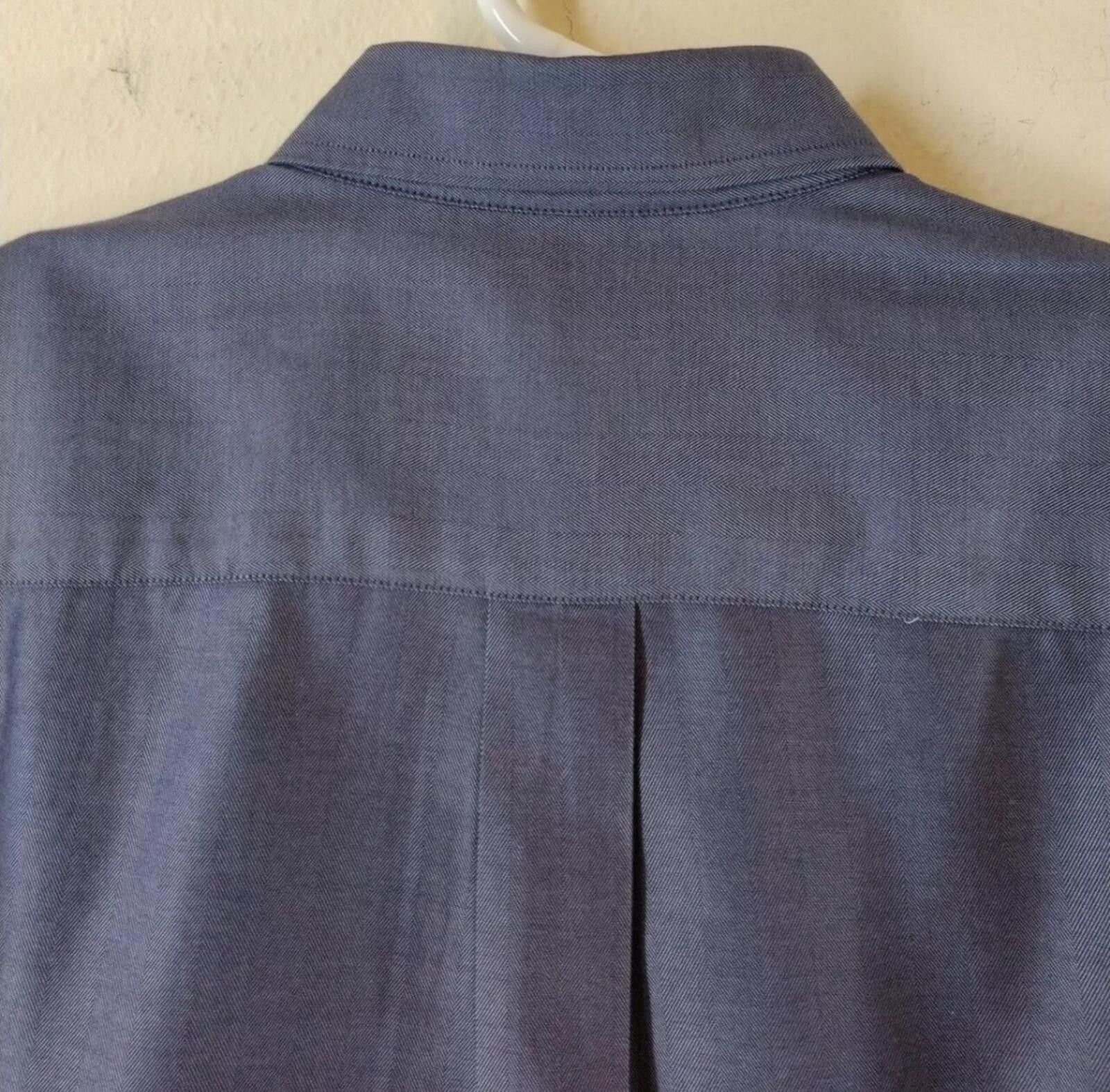 Jos. A. Bank JoS. A. BANIK Traveler's L Bluish Gray Button Down Shirt Size US L / EU 52-54 / 3 - 6 Thumbnail