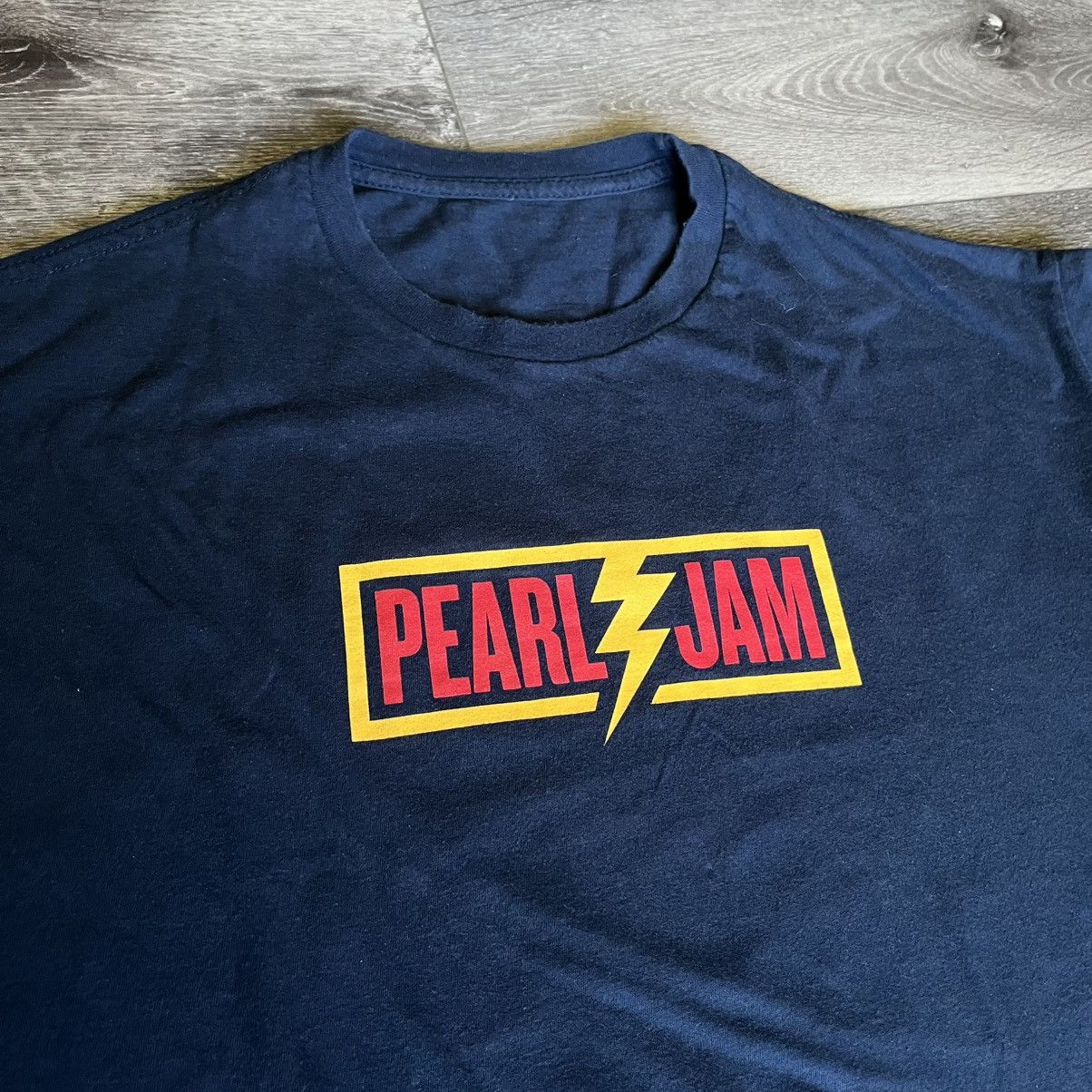 Band Tees × Vintage Vintage 2013 Pearl Jam Lightning Bolt Tour Band Logo T Shirt Size US L / EU 52-54 / 3 - 3 Thumbnail