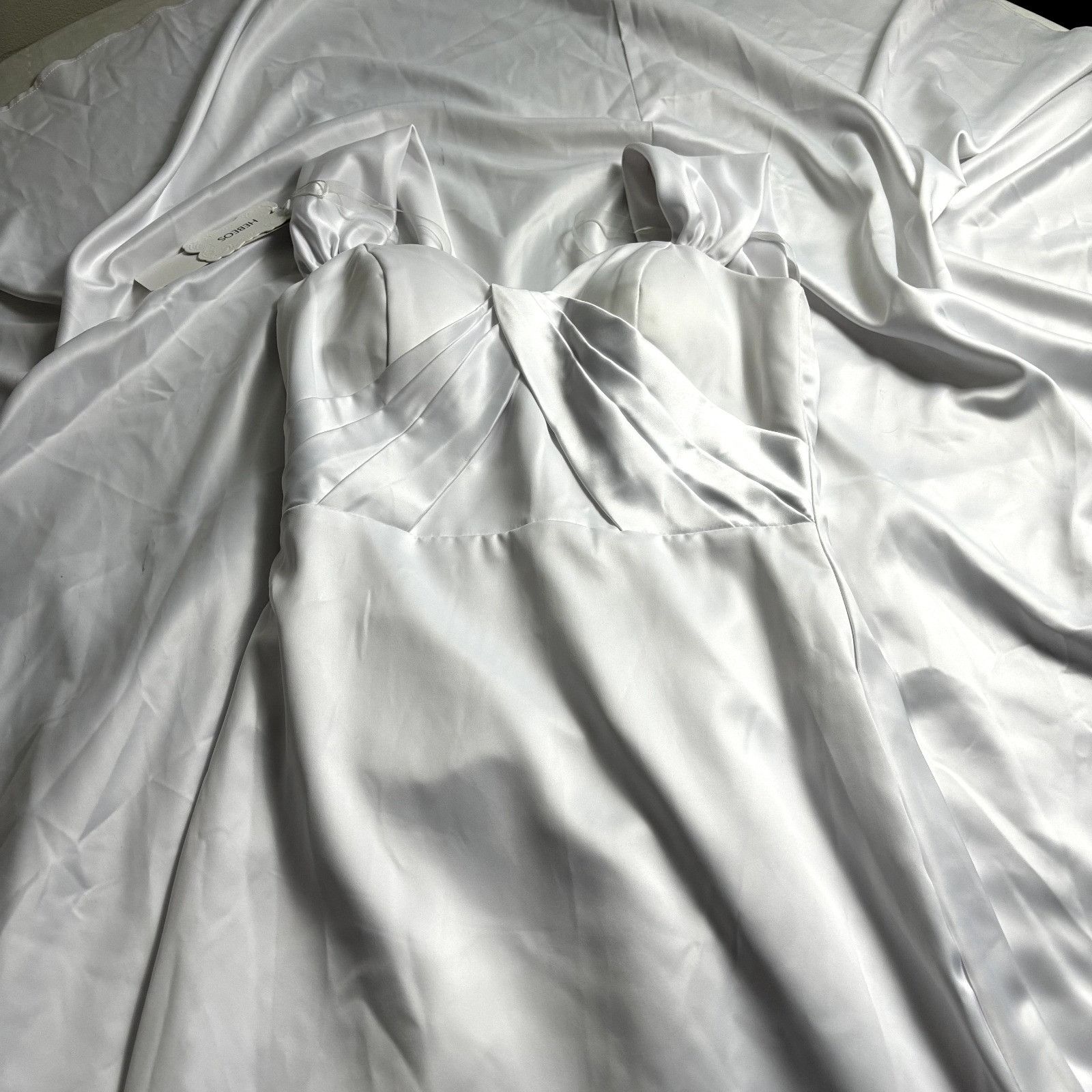 Other Wedding Dress Hebeos White Satin Gown Buttoned Back NWT Size M / US 6-8 / IT 42-44 - 4 Thumbnail