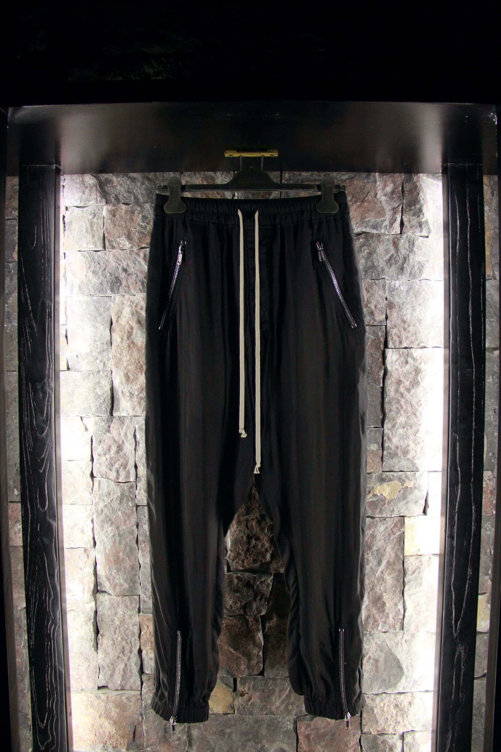 Rick Owens Rick Owens Black Casual Pants Men 32 Size US 32 / EU 48 - 1 Thumbnail