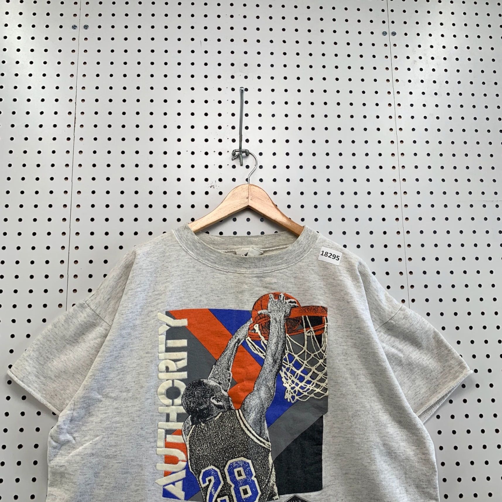 Vintage Vintage Hank Player USA Basketball T-Shirt Adult XL Gray 90s Sports Dunking Man Size US XL / EU 56 / 4 - 2 Thumbnail