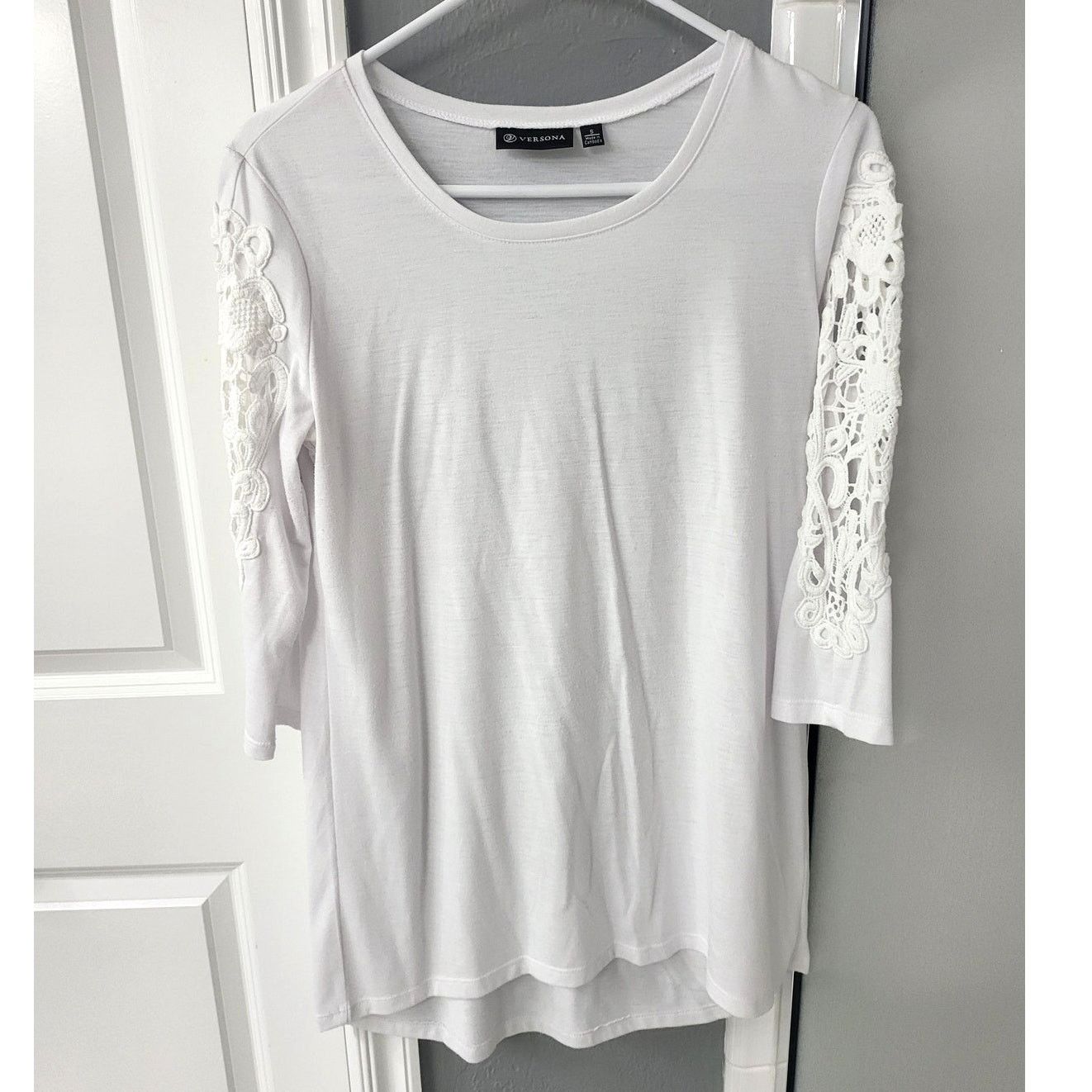 Other Versona White Top with Crochet 3/4 Sleeves - Small Size S / US 4 / IT 40 - 1 Thumbnail
