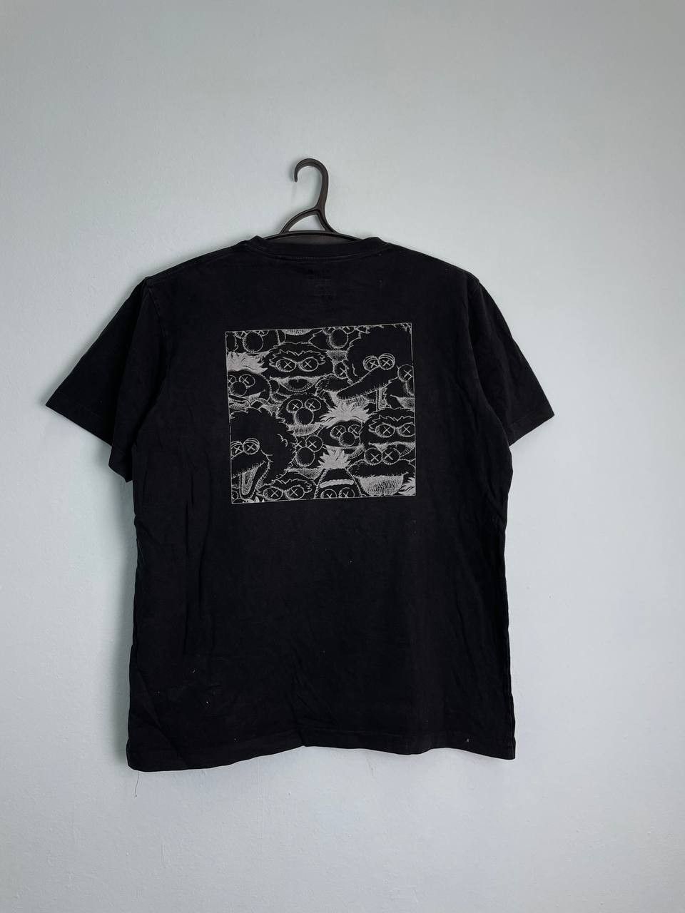 Kaws × Vintage Kaws The Sesame Street Tee T-shirt Box Logo Printed Size US L / EU 52-54 / 3 - 1 Thumbnail