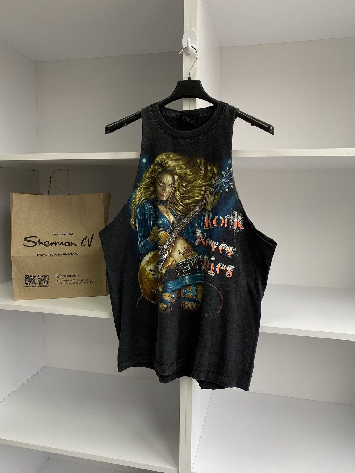 Vintage Rock Never Dies vintage tee Size US L / EU 52-54 / 3 - 2 Thumbnail