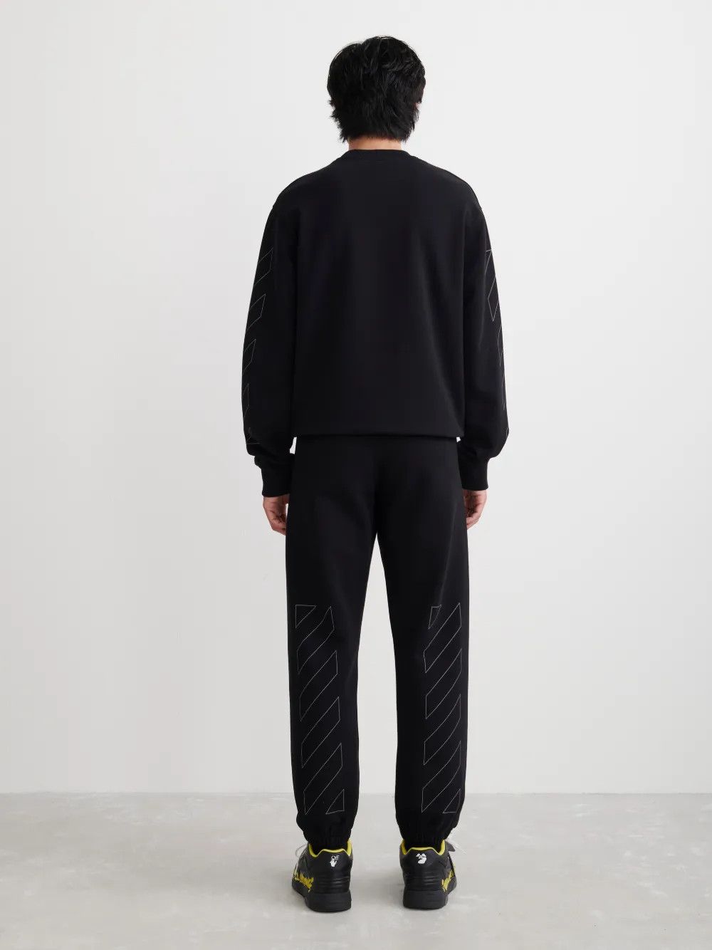 Off-White o1gr1nt0425 Diag Outline Shorten Sweatpant in Black Size US 34 / EU 50 - 4 Thumbnail