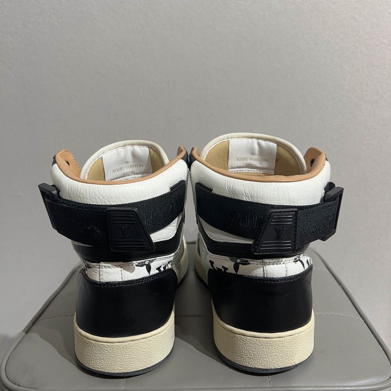 Louis Vuitton Louis Vuitton Rivoli Stylish High-Top Sneakers - Size US 8.5 / EU 41-42 - 3 Thumbnail