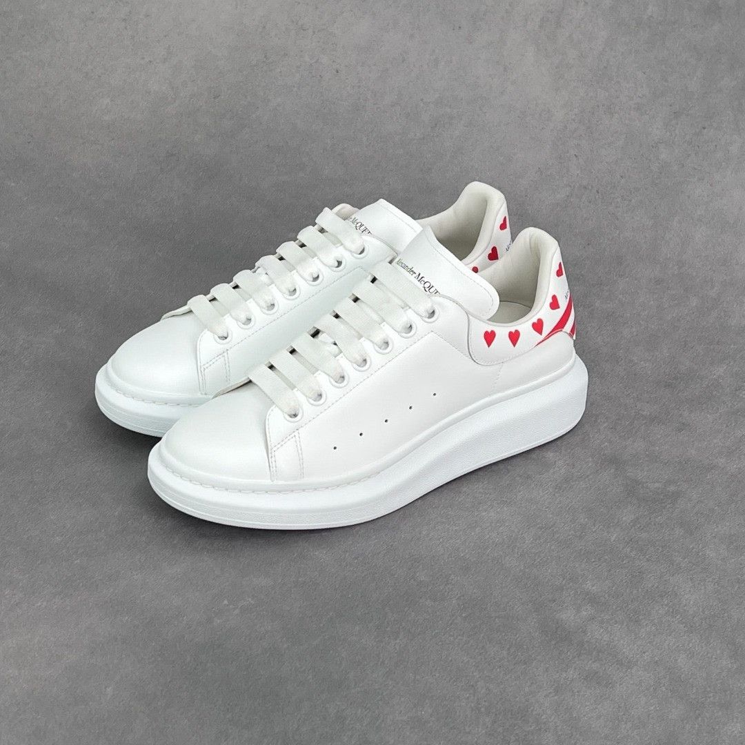 Alexander McQueen Alexander McQueen Leather Printed Lowtop Sneakers 6 Men Size US 6 / EU 39 - 1 Thumbnail