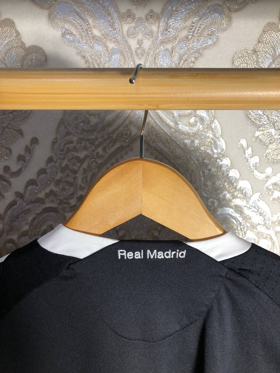 Adidas VINTAGE ADIDAS FC REAL MADRID SPAIN SOCCER JERSEY RETRO 90s Size US S / EU 44-46 / 1 - 8 Thumbnail