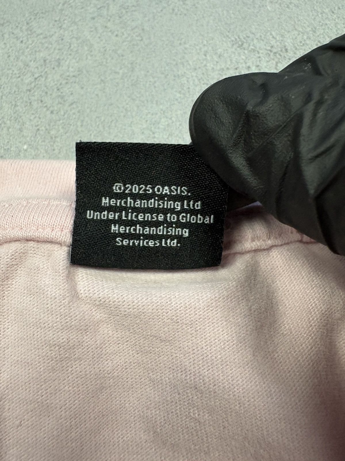 Band Tees Oasis Definitely Maybe Debut Album Pink Band T-Shirt 2025 S Size US S / EU 44-46 / 1 - 12 Thumbnail