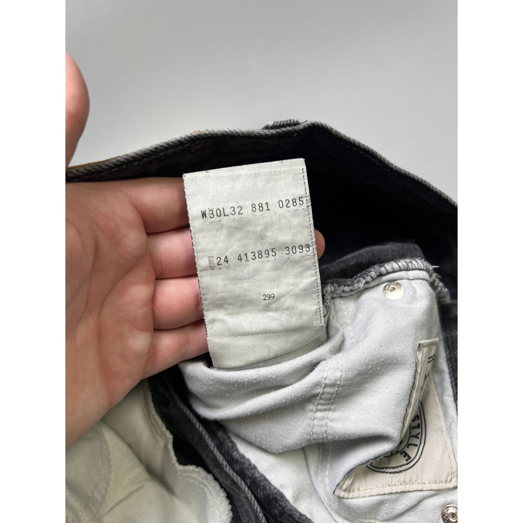 Levi's Vintage Clothing Levi’s 881 Orange Tab Vintage Black Denim Jeans (Y1055) Size US 30 / EU 46 - 10 Thumbnail