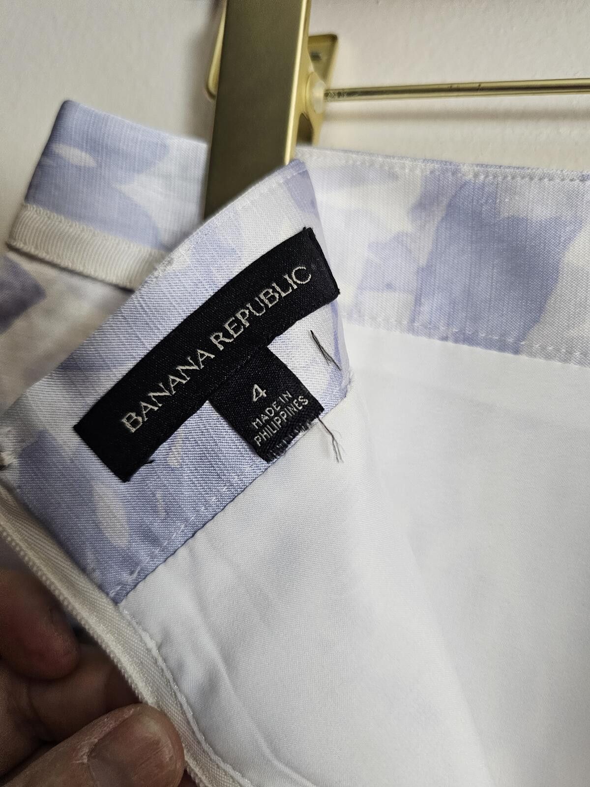 Banana Republic NWT Banana Republic Skirt Blue & White Womens Size 4 Satin Size 27" / US 4 / IT 40 - 4 Thumbnail