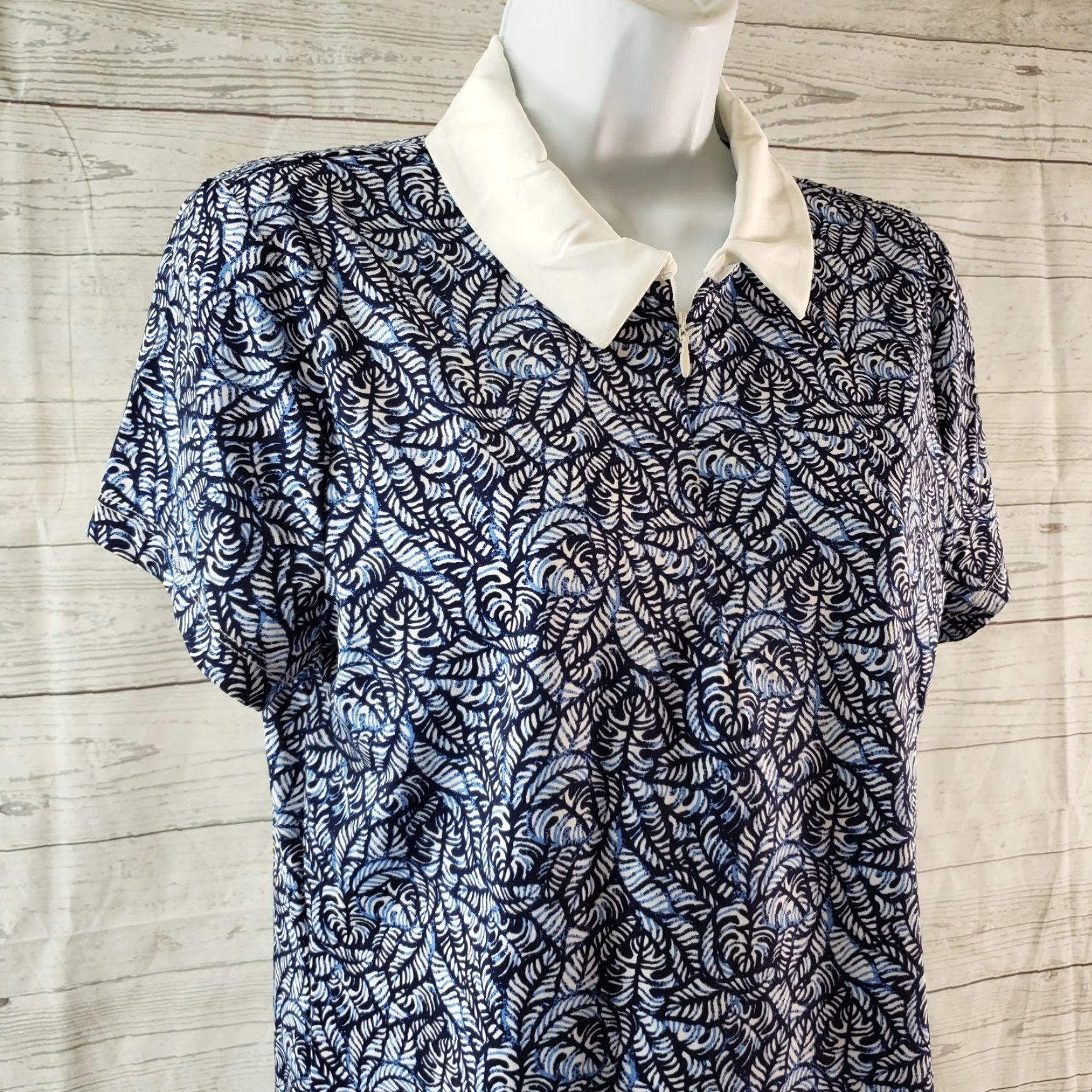Tommy Bahama Tommy Bahama Golf Polo Womens Sz Medium Blue White 1/4 Zip Short Sleeve Size 32" / US 10 / IT 46 - 3 Thumbnail