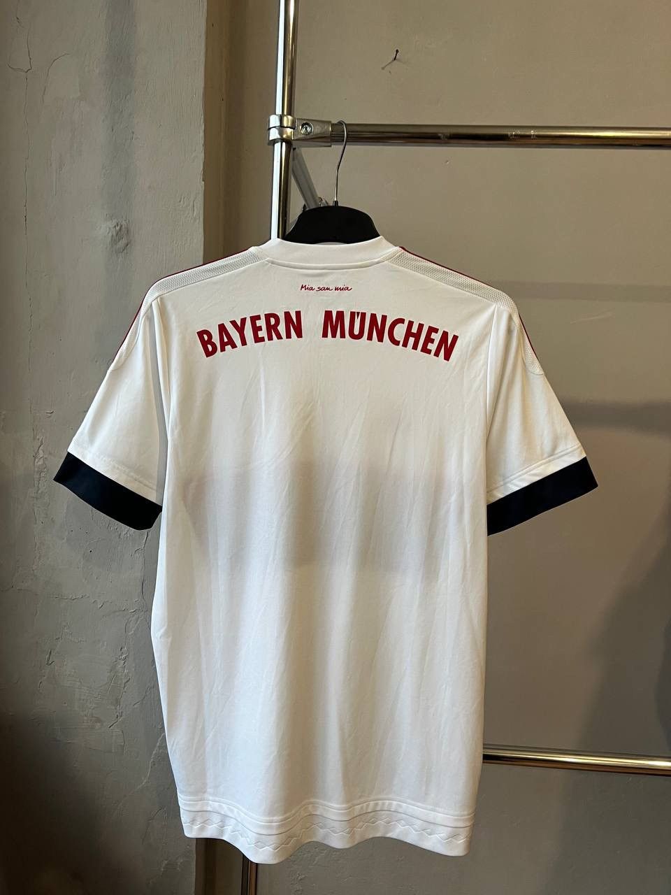Adidas 2015/16 BAYERN MUNICH AWAY SOCCER JERSEY FOOTBALL SHIRT SZ L Size US L / EU 52-54 / 3 - 13 Thumbnail