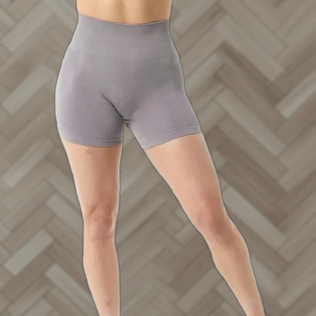 Vintage NWT Amplify 4.5" Shorts Storm Grey 2XL Scrunch Activewear Gym Women Inseam 4.5 in Gray Athletic versatile shorts Size 40" / US 18 - 1 Thumbnail
