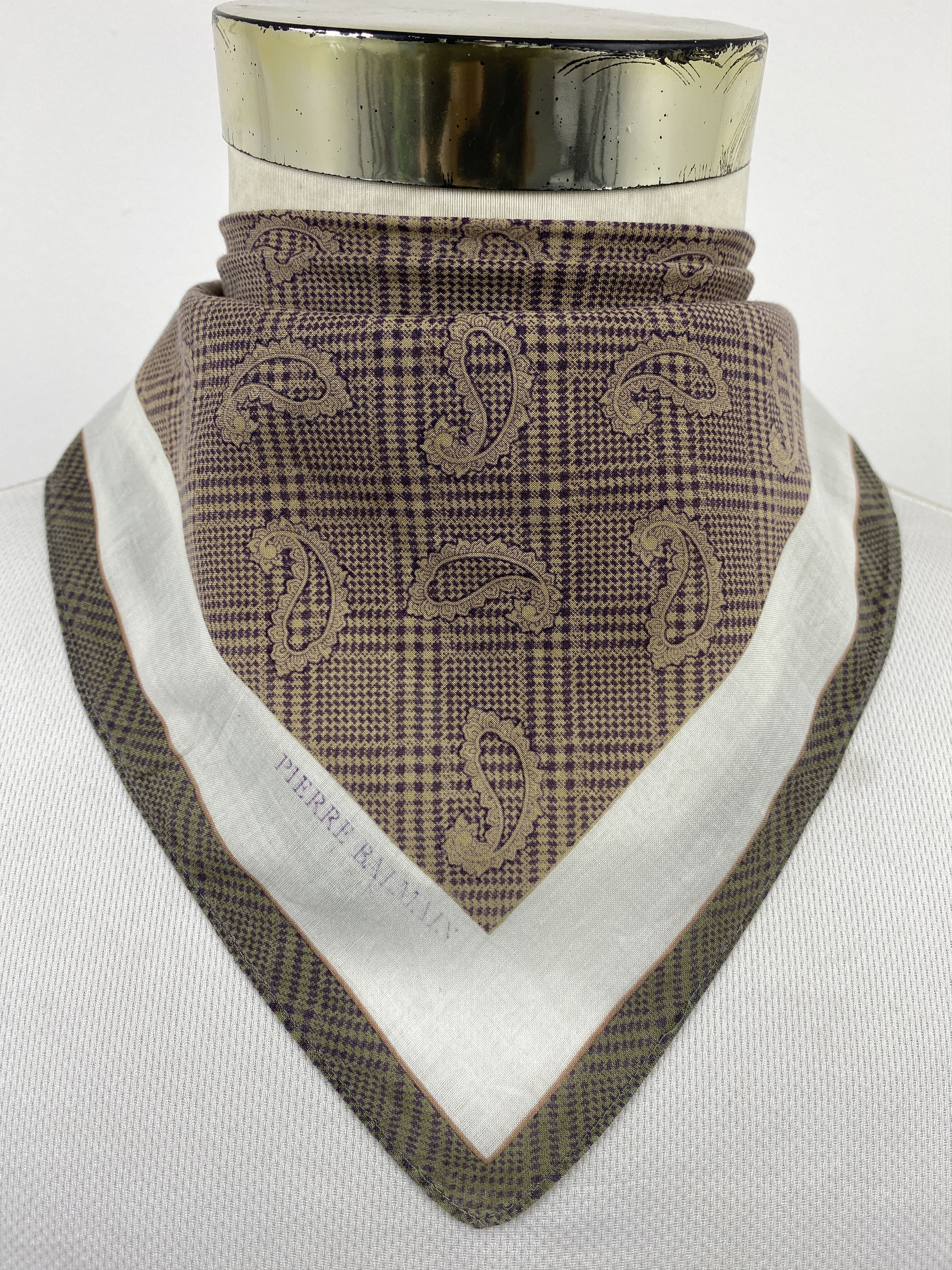 Pierre Balmain Pierre Balmain Handkerchief / Bandana / Neckerchief HKC1130 Size ONE SIZE - 1 Thumbnail