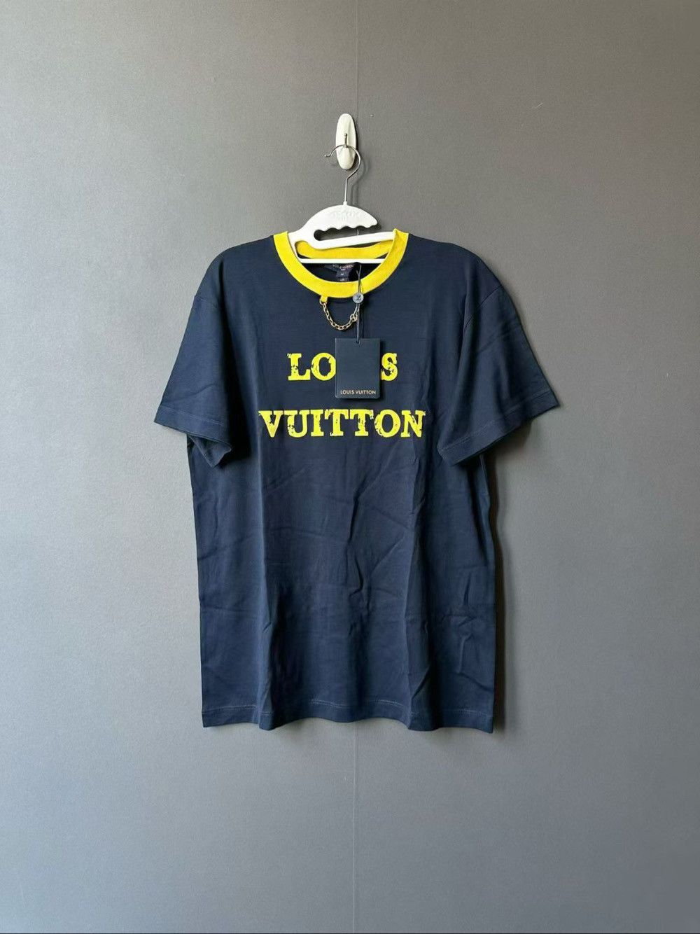 Louis Vuitton Louis Vuitton Logo Chain T-Shirt Size M Size M / US 6-8 / IT 42-44 - 1 Thumbnail