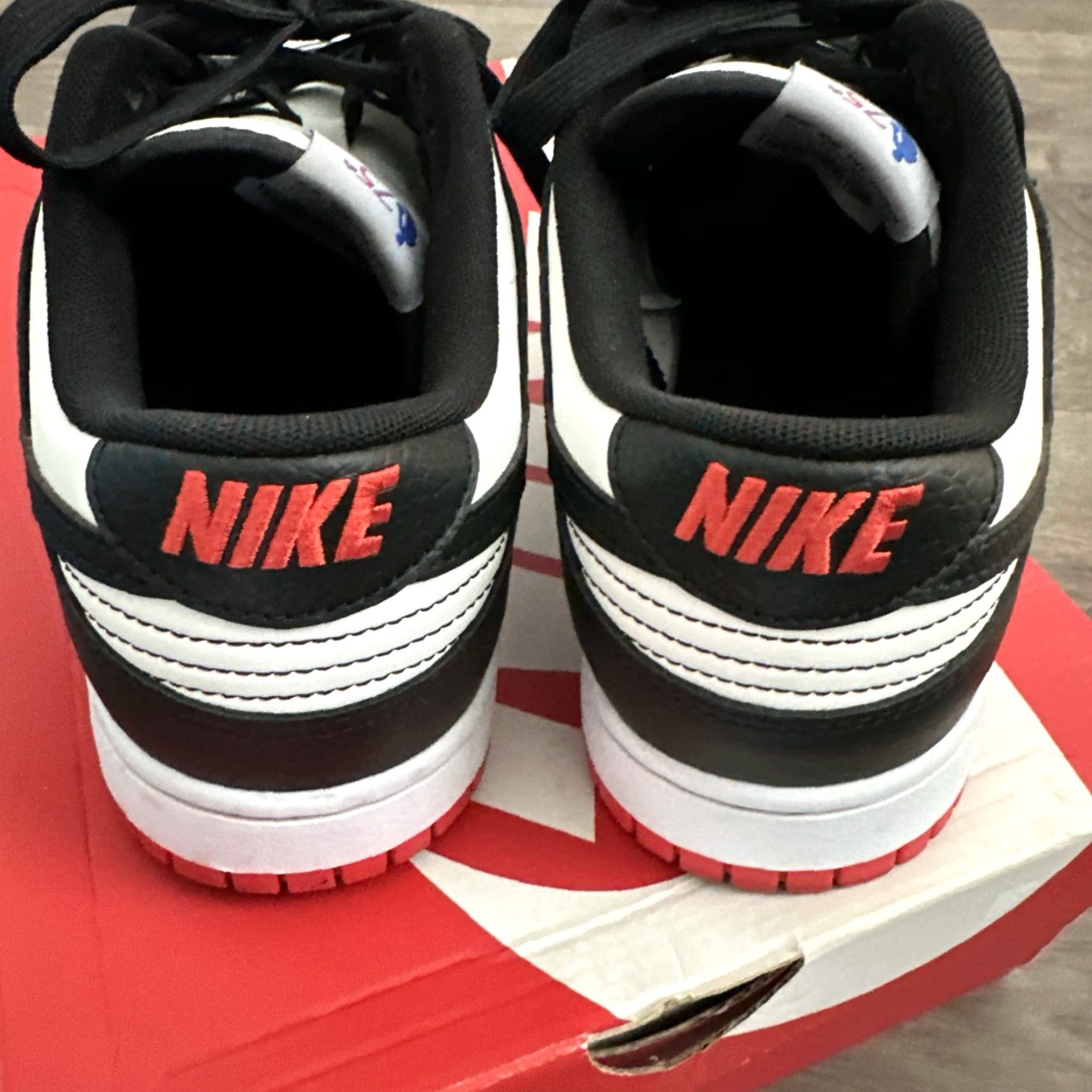 Nike Nike Dunk Low EMB Chicago Bulls 75th Mens Size 10 Red Sneakers 2021 DD3363-100 Size US 9 / EU 42 - 5 Thumbnail