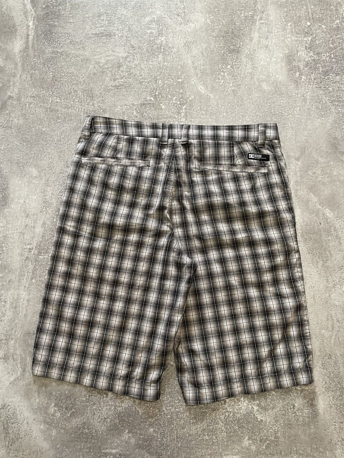 DC × Vintage Vintage DC Shoes Skateboarding Checkered Shorts Size S Size US 30 / EU 46 - 10 Thumbnail