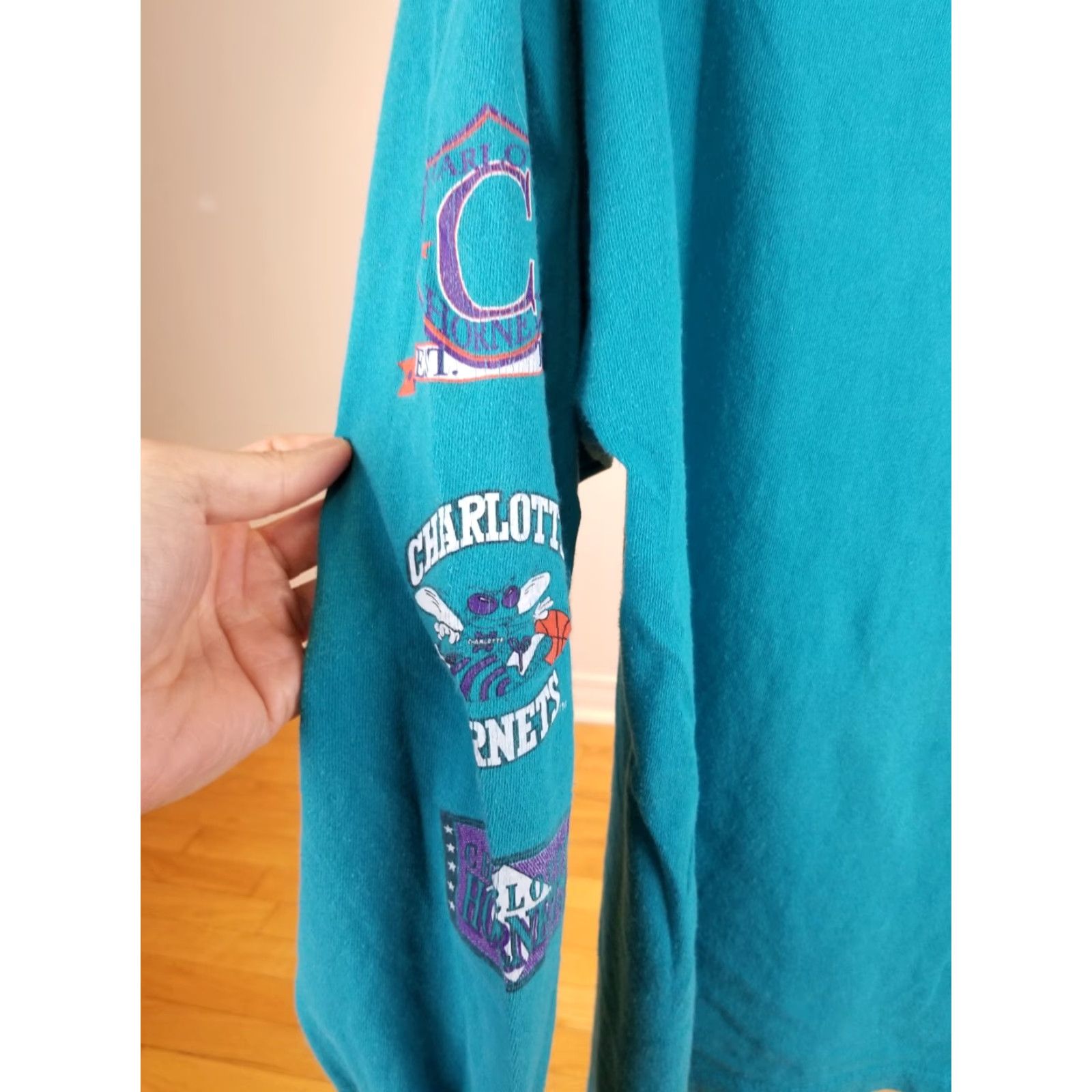 NBA VINTAGE Charlotte Hornets NBA LONG SLEEVE THE GAME T-SHIRT SZ LARGE Shirt Men Blue 90s Concert Basketball Mens Size US L / EU 52-54 / 3 - 7 Thumbnail