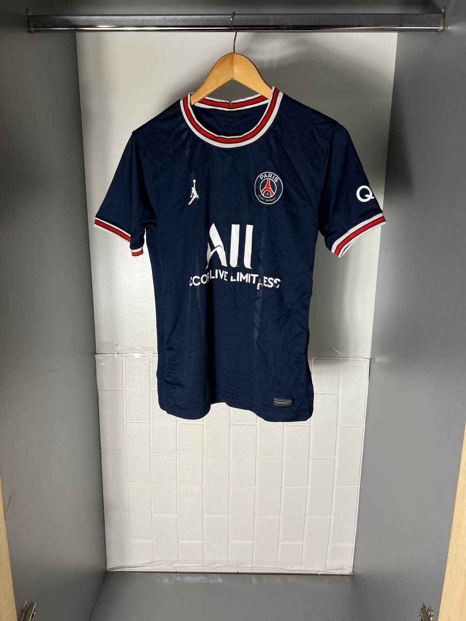 Nike VINTAGE NIKE JORDAN FC PSG PARIS FRANCE SOCCER JERSEY Y2K Size US S / EU 44-46 / 1 - 1 Thumbnail